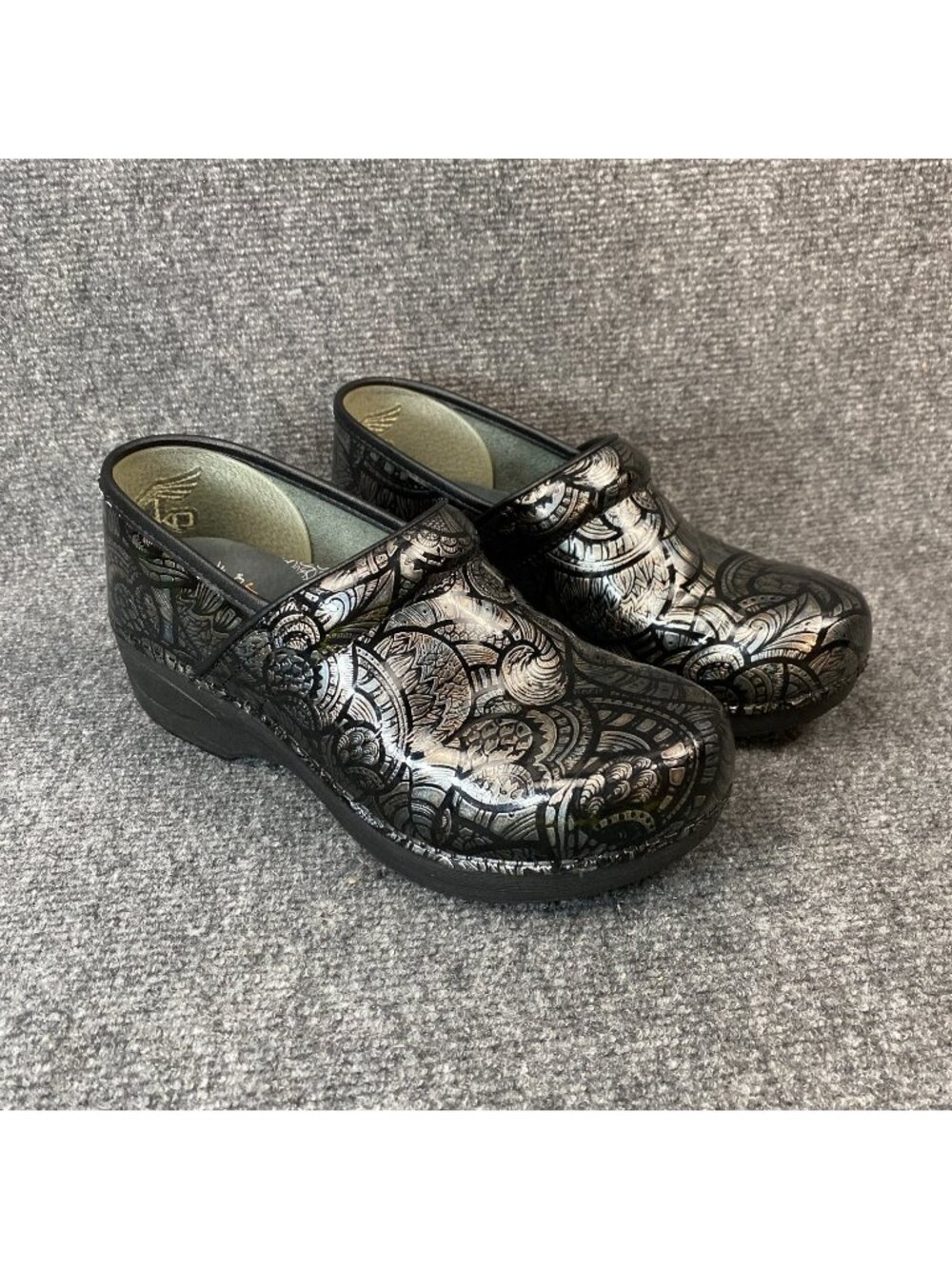 Dansko XP 2.0 Black Floral Tooled Patent Leather Clogs Women EU 38 US 7.5